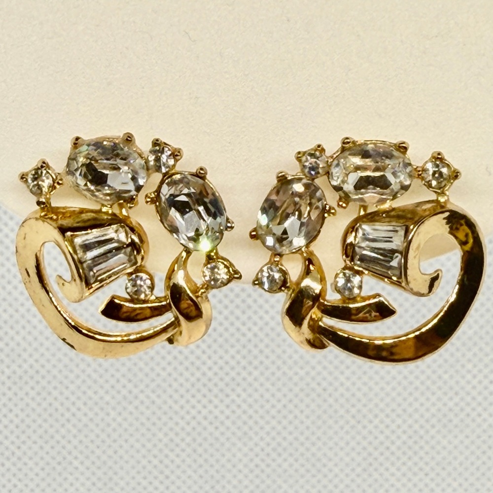 Crown Trifari Alfred Philippe Rhinestone Gold‎ Tone Clip on Earrings Vintage 50s